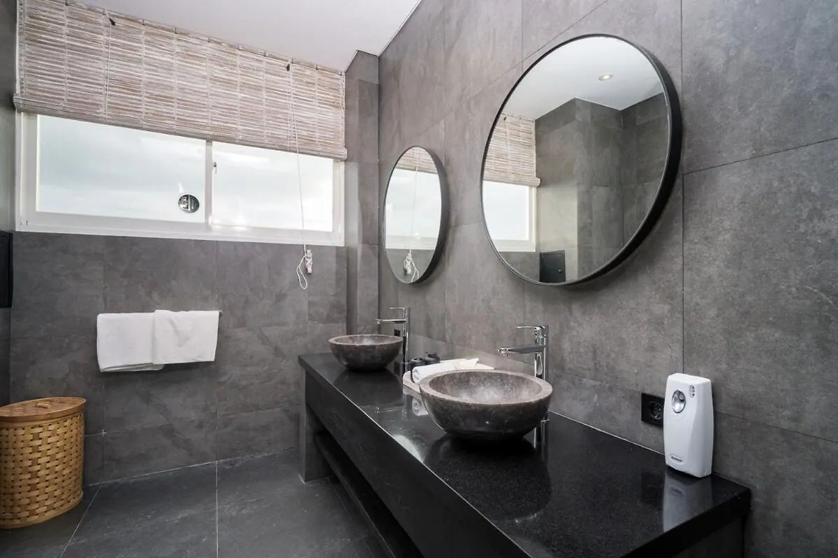 Villa 4Br Group Holiday, Walk To Fitness, Food, Beach Seminyak