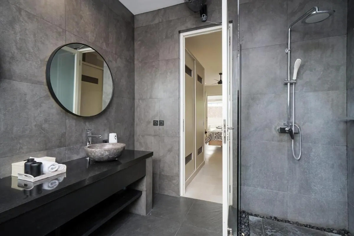 4Br Group Holiday, Walk To Fitness, Food, Beach Seminyak  Indonesia