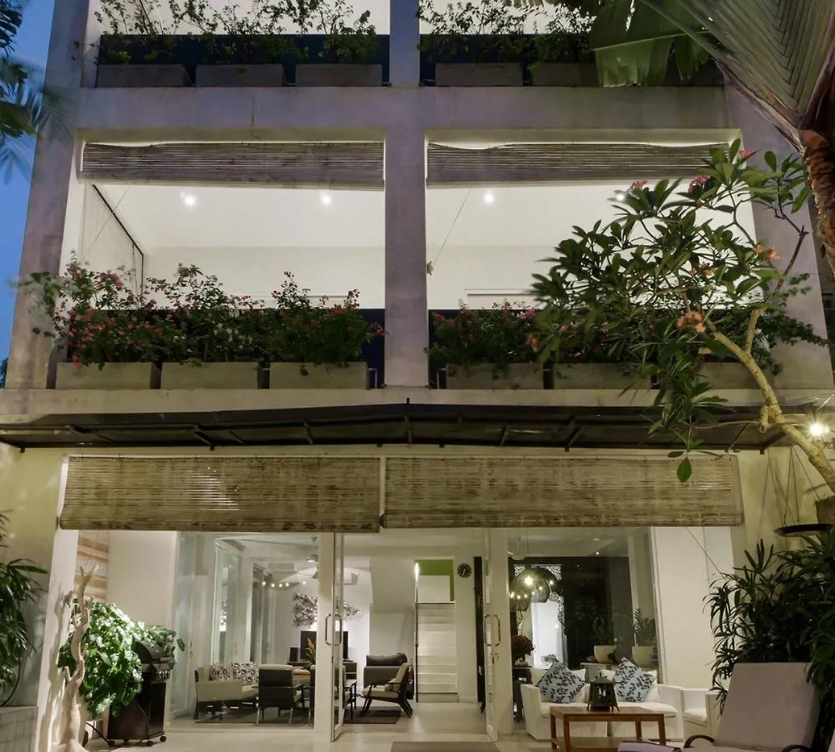 Villa 4Br Group Holiday, Walk To Fitness, Food, Beach Seminyak